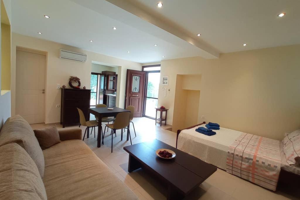 Afroditis'S & Makis'S Apartment Λεωνίδιο Εξωτερικό φωτογραφία